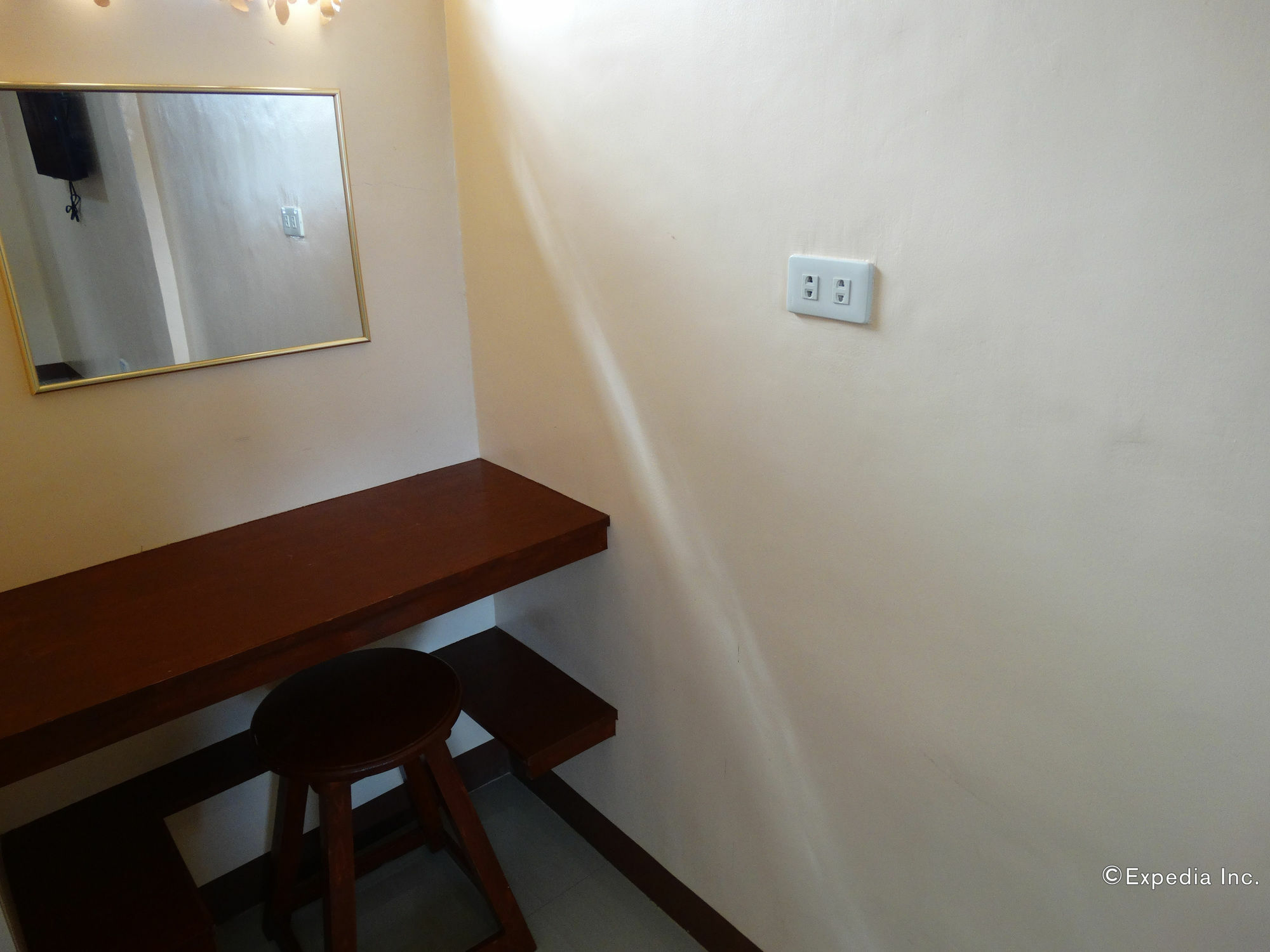 Alona Grove Tourist Inn Tawala  Dış mekan fotoğraf